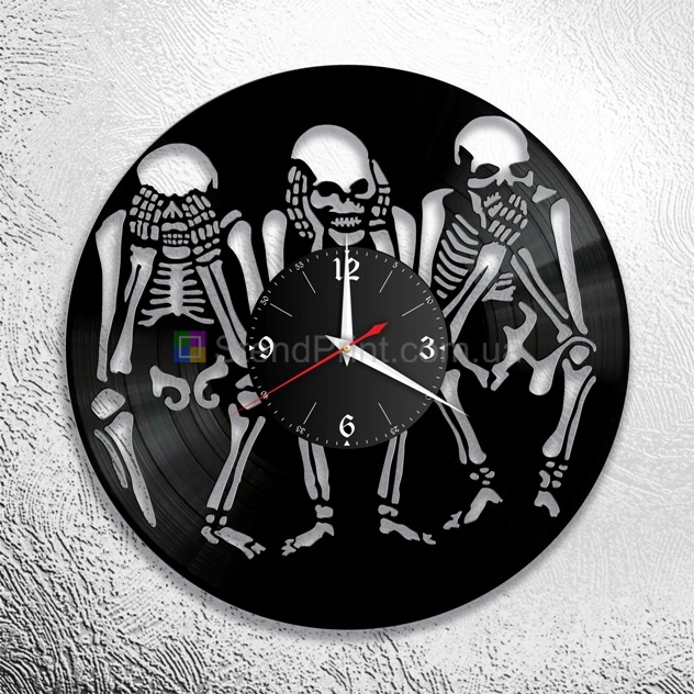 Часы настенные белые Скелеты