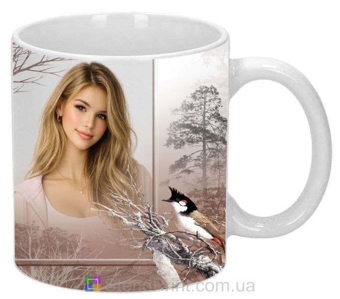 Чашка з фото туманний ліс, пташка на гілці, природа — замовити