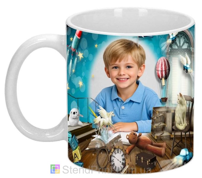 Детская чашка с фото комната мальчика и игрушки